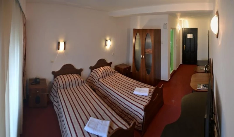 Cazare Reghin - Hotel Monte Cristo *** | Szászrégen - Monte Cristo Hotel ***. Imaginea poate fi supusă drepturilor de autor. Se recomandă contactarea titularului drepturilor.
