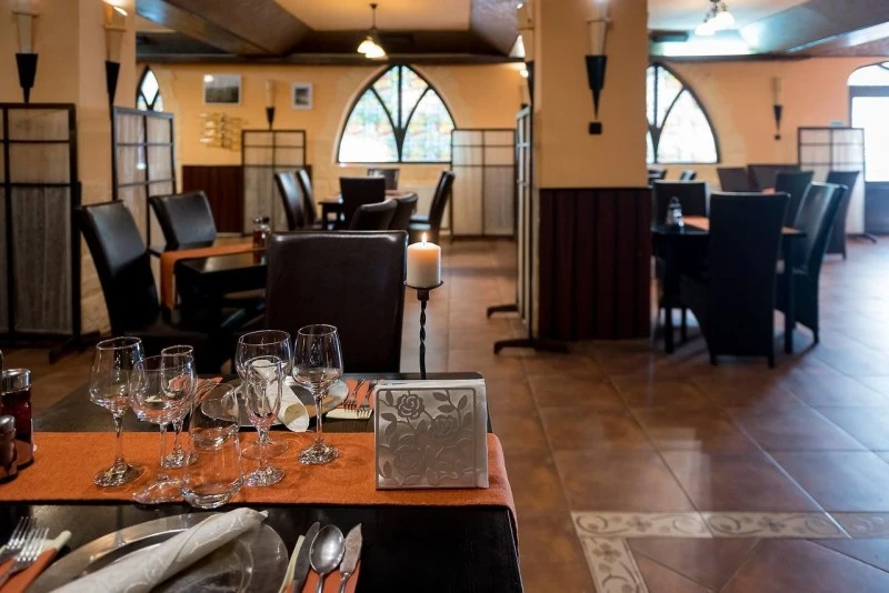 Cazare Reghin - Hotel Monte Cristo *** | Szászrégen - Monte Cristo Hotel ***. Imaginea poate fi supusă drepturilor de autor. Se recomandă contactarea titularului drepturilor.