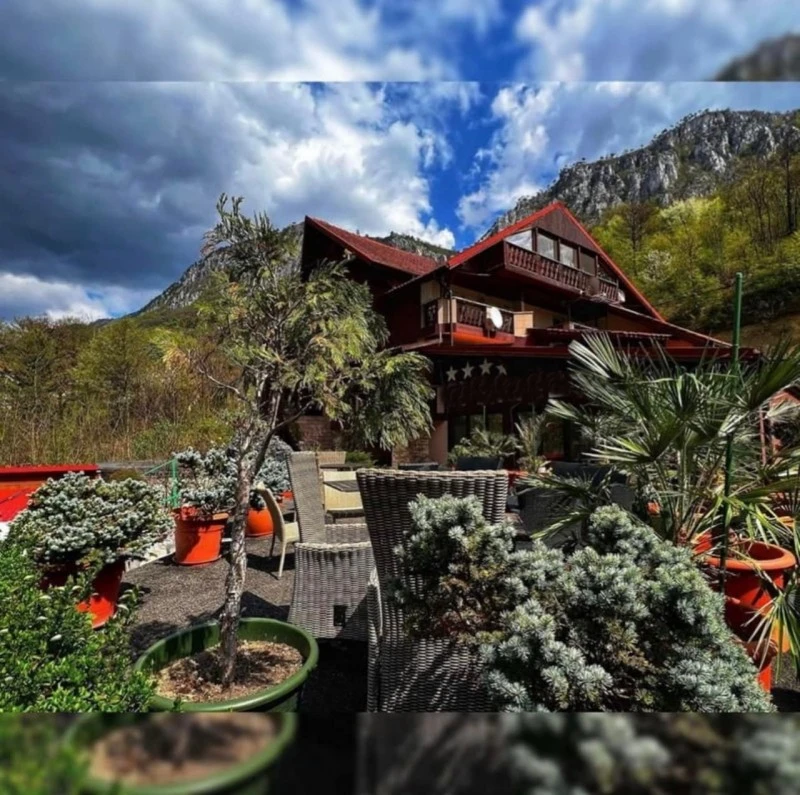 Cazare Băile Herculane - Pensiune El Plazza**** | Herkulesfürdő - El Plazza Panzió****. Imaginea poate fi supusă drepturilor de autor. Se recomandă contactarea titularului drepturilor.