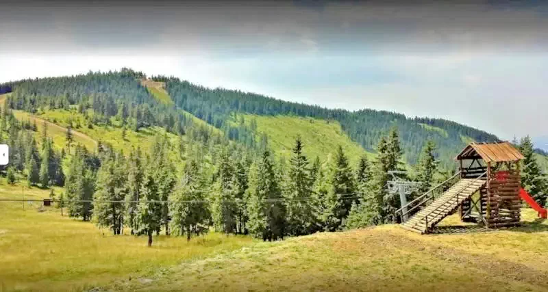Cazare Harghita Madaras - Cabana Mădăraș** | Madarasi Hargita - Madarasi Menedékház** . Imaginea poate fi supusă drepturilor de autor. Se recomandă contactarea titularului drepturilor.