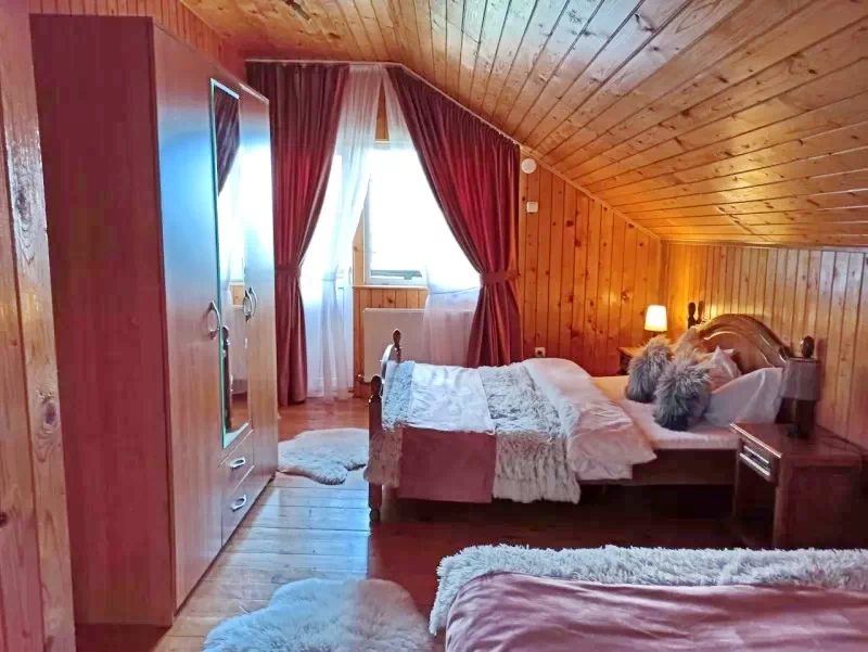 Statiunea Parâng-Petroșani Cazare | Casă de oaspeți (K1423-14) Imaginea poate fi supusă drepturilor de autor. Se recomandă contactarea titularului drepturilor. Statiunea Parâng-Petroșani Cazare | Casă de oaspeți (K1423-14) Imaginea poate fi supusă drepturilor de autor. Se recomandă contactarea titularului drepturilor.