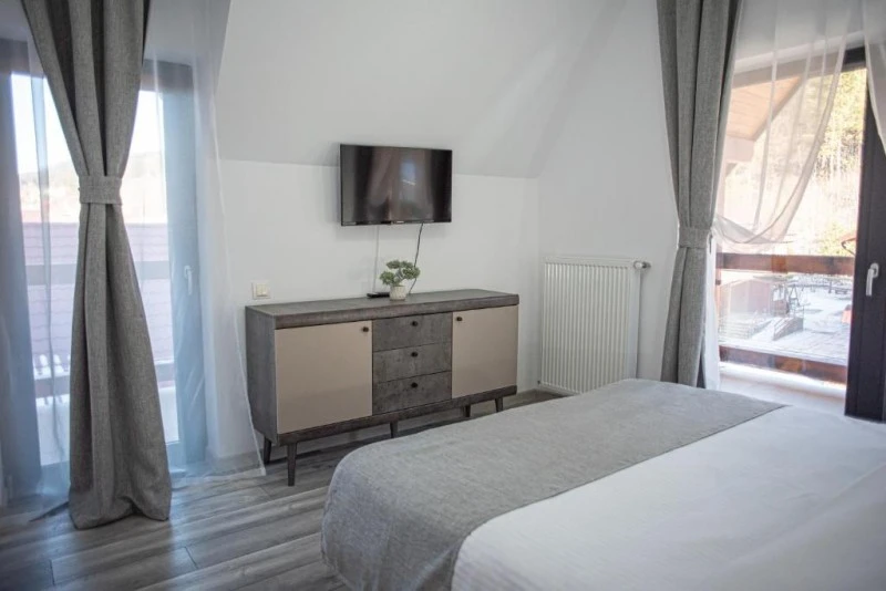 Bușteni Cazare | Hotel-apartament (K1585-64) Imaginea poate fi supusă drepturilor de autor. Se recomandă contactarea titularului drepturilor. Bușteni Cazare | Hotel-apartament (K1585-64) Imaginea poate fi supusă drepturilor de autor. Se recomandă contactarea titularului drepturilor.