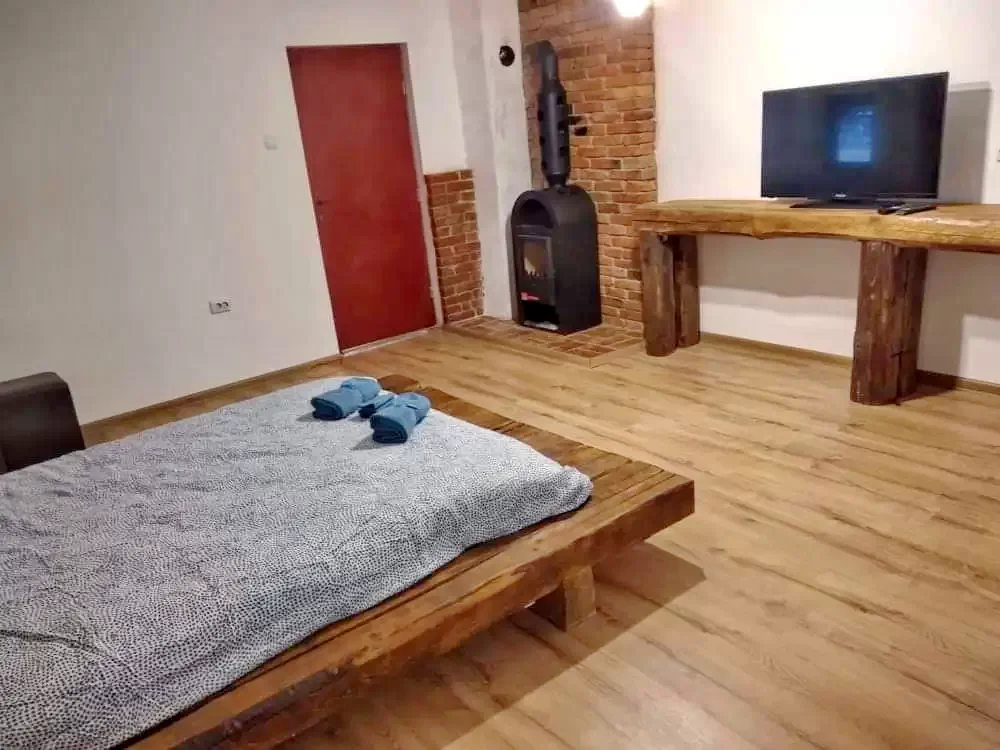 Komandó Szállás | Panzió (K1377-22) A kép szerzői jogvédelem alatt állhat. Javasolt a kapcsolatfelvétel a jog tulajdonossal. Komandó Szállás | Panzió (K1377-22) A kép szerzői jogvédelem alatt állhat. Javasolt a kapcsolatfelvétel a jog tulajdonossal.