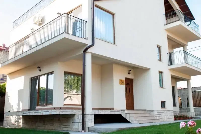 Eforie Nord Cazare | Vilă (K1322-33) Imaginea poate fi supusă drepturilor de autor. Se recomandă contactarea titularului drepturilor. Eforie Nord Cazare | Vilă (K1322-33) Imaginea poate fi supusă drepturilor de autor. Se recomandă contactarea titularului drepturilor.