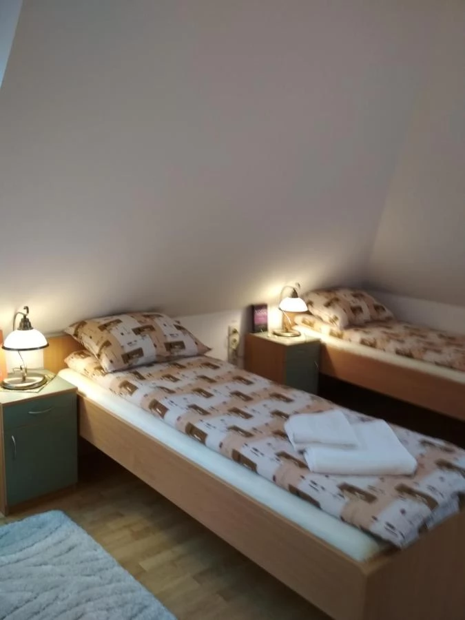 Șumuleu Ciuc, Miercurea Ciuc Cazare | Casă de oaspeți (K1504-6) Imaginea poate fi supusă drepturilor de autor. Se recomandă contactarea titularului drepturilor. Șumuleu Ciuc, Miercurea Ciuc Cazare | Casă de oaspeți (K1504-6) Imaginea poate fi supusă drepturilor de autor. Se recomandă contactarea titularului drepturilor.