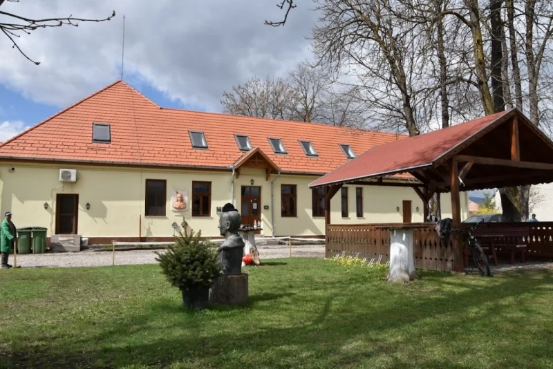Șumuleu Ciuc, Miercurea Ciuc Cazare | Casă de oaspeți (K1504-25) Imaginea poate fi supusă drepturilor de autor. Se recomandă contactarea titularului drepturilor. Șumuleu Ciuc, Miercurea Ciuc Cazare | Casă de oaspeți (K1504-25) Imaginea poate fi supusă drepturilor de autor. Se recomandă contactarea titularului drepturilor.
