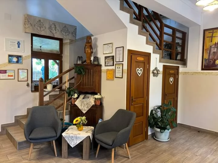 Șumuleu Ciuc, Miercurea Ciuc Cazare | Casă de oaspeți (K1504-29) Imaginea poate fi supusă drepturilor de autor. Se recomandă contactarea titularului drepturilor. Șumuleu Ciuc, Miercurea Ciuc Cazare | Casă de oaspeți (K1504-29) Imaginea poate fi supusă drepturilor de autor. Se recomandă contactarea titularului drepturilor.