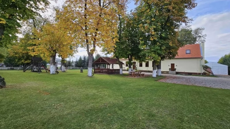 Șumuleu Ciuc, Miercurea Ciuc Cazare | Casă de oaspeți (K1504-35) Imaginea poate fi supusă drepturilor de autor. Se recomandă contactarea titularului drepturilor. Șumuleu Ciuc, Miercurea Ciuc Cazare | Casă de oaspeți (K1504-35) Imaginea poate fi supusă drepturilor de autor. Se recomandă contactarea titularului drepturilor.