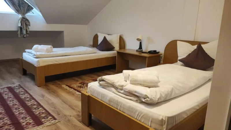 Hátszeg Szállás | Motel (K1547-17) A kép szerzői jogvédelem alatt állhat. Javasolt a kapcsolatfelvétel a jog tulajdonossal. Hátszeg Szállás | Motel (K1547-17) A kép szerzői jogvédelem alatt állhat. Javasolt a kapcsolatfelvétel a jog tulajdonossal.