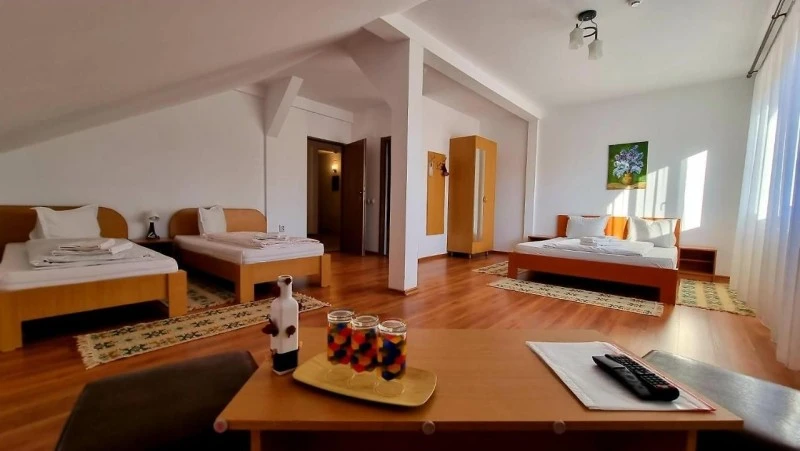 Hátszeg Szállás | Motel (K1547-49) A kép szerzői jogvédelem alatt állhat. Javasolt a kapcsolatfelvétel a jog tulajdonossal. Hátszeg Szállás | Motel (K1547-49) A kép szerzői jogvédelem alatt állhat. Javasolt a kapcsolatfelvétel a jog tulajdonossal.