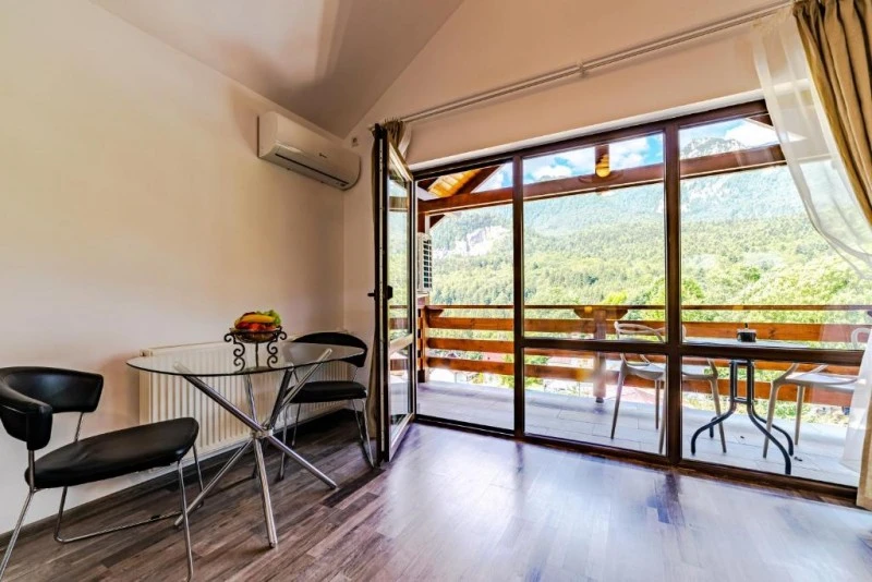 Bușteni Cazare | Hotel-apartament (K1582-14) Imaginea poate fi supusă drepturilor de autor. Se recomandă contactarea titularului drepturilor.