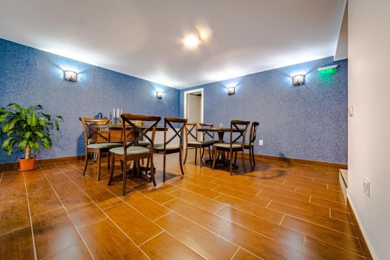 Bușteni Cazare | Hotel-apartament (K1582-45) Imaginea poate fi supusă drepturilor de autor. Se recomandă contactarea titularului drepturilor.