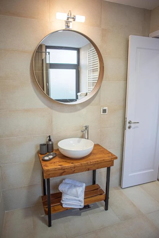 Bușteni Cazare | Hotel-apartament (K1582-106) Imaginea poate fi supusă drepturilor de autor. Se recomandă contactarea titularului drepturilor.