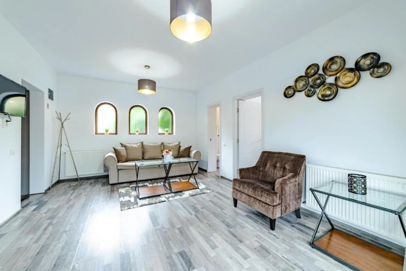 Bușteni Szállás | Hotel‑apartman (K1583-18) A kép szerzői jogvédelem alatt állhat. Javasolt a kapcsolatfelvétel a jog tulajdonossal.