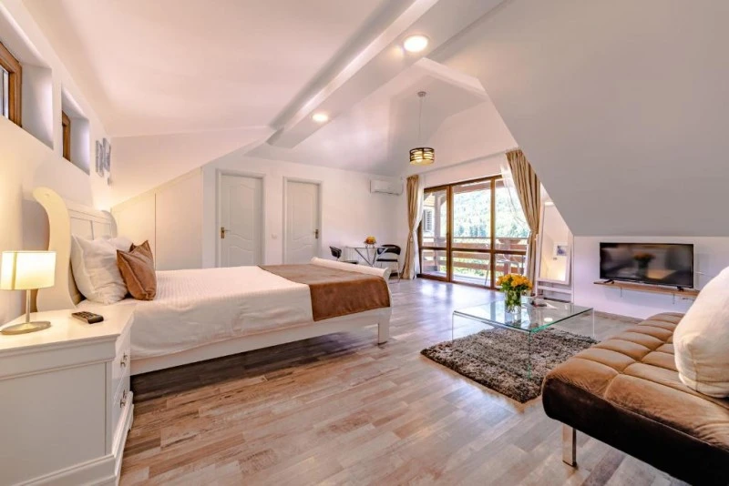 Bușteni Cazare | Hotel-apartament (K1583-50) Imaginea poate fi supusă drepturilor de autor. Se recomandă contactarea titularului drepturilor. Bușteni Cazare | Hotel-apartament (K1583-50) Imaginea poate fi supusă drepturilor de autor. Se recomandă contactarea titularului drepturilor.