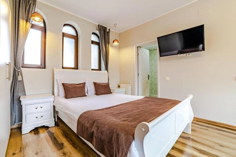 Bușteni Cazare | Hotel-apartament (K1583-90) Imaginea poate fi supusă drepturilor de autor. Se recomandă contactarea titularului drepturilor. Bușteni Cazare | Hotel-apartament (K1583-90) Imaginea poate fi supusă drepturilor de autor. Se recomandă contactarea titularului drepturilor.