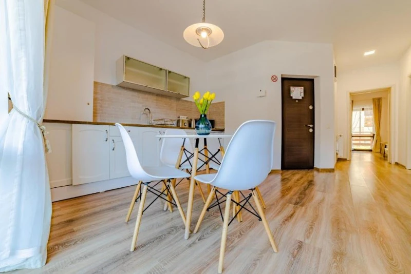 Bușteni Szállás | Hotel‑apartman (K1583-94) A kép szerzői jogvédelem alatt állhat. Javasolt a kapcsolatfelvétel a jog tulajdonossal.