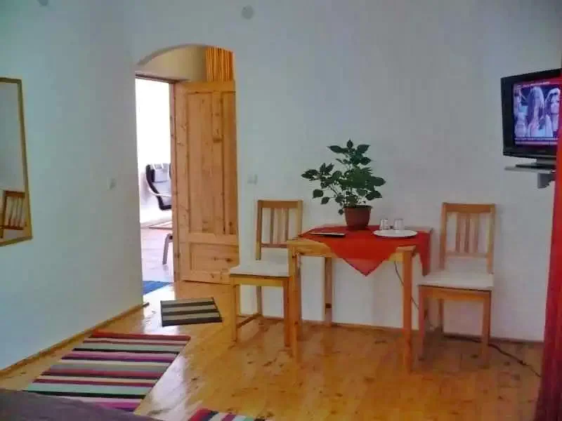 Szállás | Panzió (K0886-11) A kép szerzői jogvédelem alatt állhat. Javasolt a kapcsolatfelvétel a jog tulajdonossal. Szállás | Panzió (K0886-11) A kép szerzői jogvédelem alatt állhat. Javasolt a kapcsolatfelvétel a jog tulajdonossal.