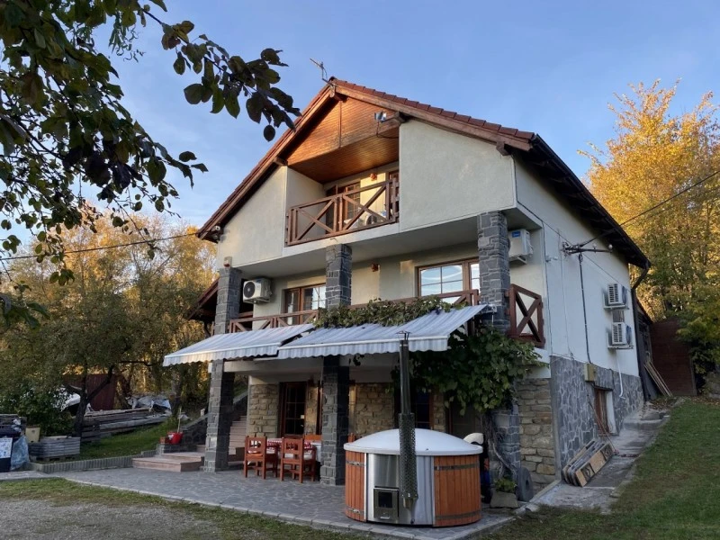Sfântu Gheorghe Cazare | Pensiune (K0549-17) Imaginea poate fi supusă drepturilor de autor. Se recomandă contactarea titularului drepturilor.