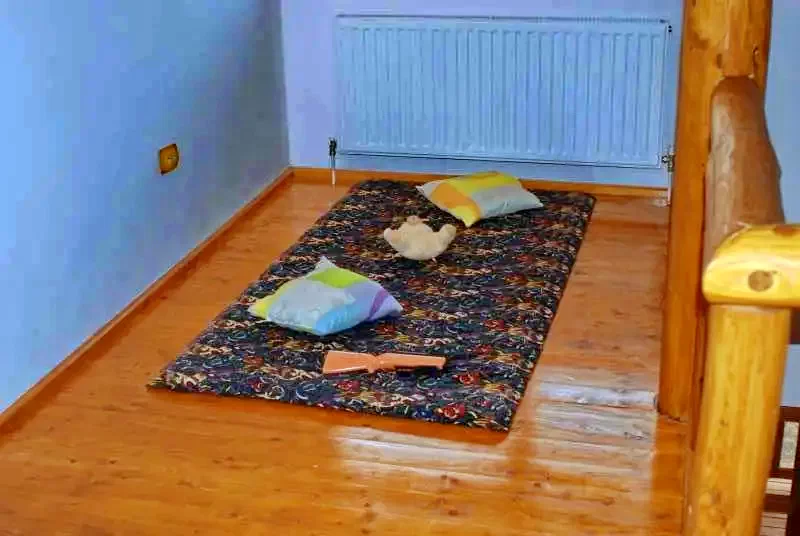 Izvoare Cazare | Cabană (K0674-13) Imaginea poate fi supusă drepturilor de autor. Se recomandă contactarea titularului drepturilor. Izvoare Cazare | Cabană (K0674-13) Imaginea poate fi supusă drepturilor de autor. Se recomandă contactarea titularului drepturilor.