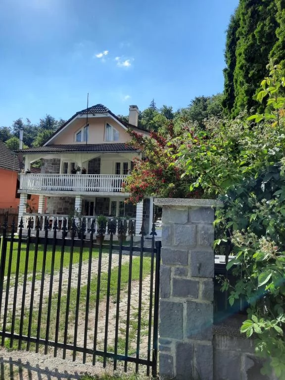 Cazare Sovata - Vila Ibis** | Szováta - Ibis Villa** . Imaginea poate fi supusă drepturilor de autor. Se recomandă contactarea titularului drepturilor.