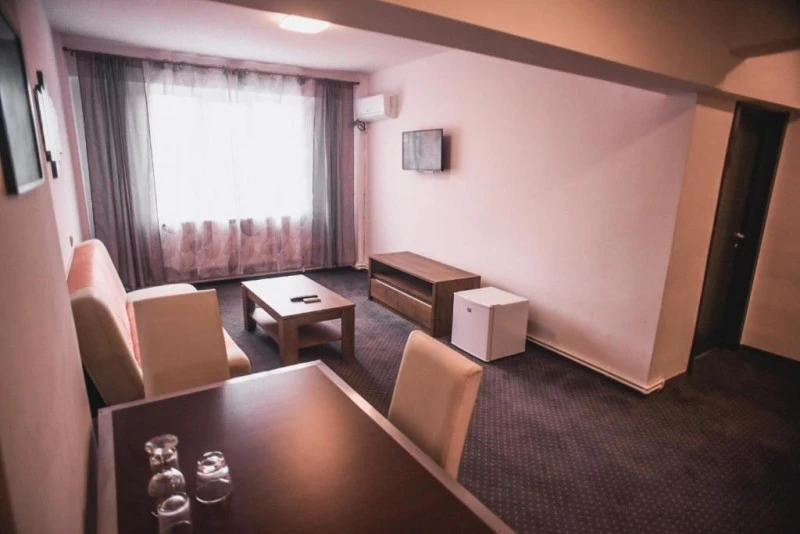 Petroșani Cazare | Hotel*** (K1580-31) Imaginea poate fi supusă drepturilor de autor. Se recomandă contactarea titularului drepturilor. Petroșani Cazare | Hotel*** (K1580-31) Imaginea poate fi supusă drepturilor de autor. Se recomandă contactarea titularului drepturilor.