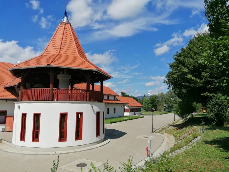 Izvoare Cazare | Casă de oaspeți (K1571-1) Imaginea poate fi supusă drepturilor de autor. Se recomandă contactarea titularului drepturilor.