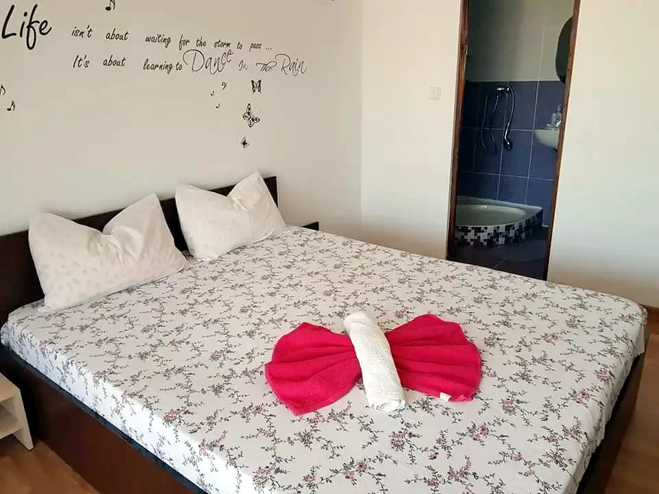 Szállás | Kulcsosház (K0435-13) A kép szerzői jogvédelem alatt állhat. Javasolt a kapcsolatfelvétel a jog tulajdonossal. Szállás | Kulcsosház (K0435-13) A kép szerzői jogvédelem alatt állhat. Javasolt a kapcsolatfelvétel a jog tulajdonossal.