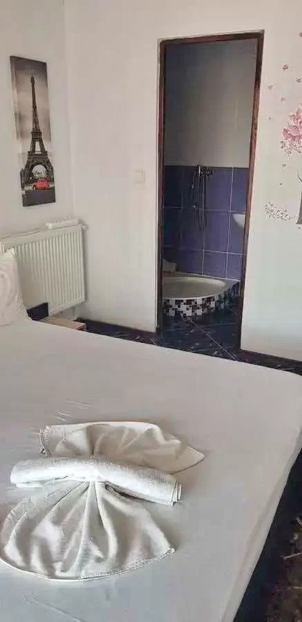 Szállás | Kulcsosház (K0435-32) A kép szerzői jogvédelem alatt állhat. Javasolt a kapcsolatfelvétel a jog tulajdonossal. Szállás | Kulcsosház (K0435-32) A kép szerzői jogvédelem alatt állhat. Javasolt a kapcsolatfelvétel a jog tulajdonossal.