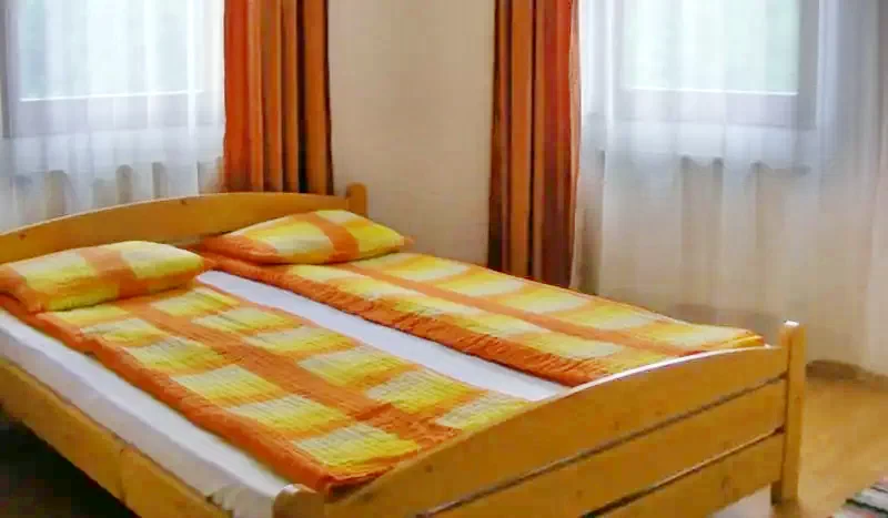 Tusnádfürdő Szállás | Villa (K0698-2) A kép szerzői jogvédelem alatt állhat. Javasolt a kapcsolatfelvétel a jog tulajdonossal. Tusnádfürdő Szállás | Villa (K0698-2) A kép szerzői jogvédelem alatt állhat. Javasolt a kapcsolatfelvétel a jog tulajdonossal.
