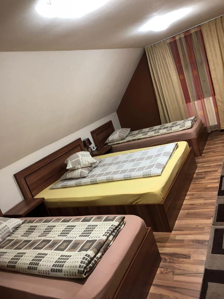 Scărișoara Cazare | Pensiune (K1144-8) Imaginea poate fi supusă drepturilor de autor. Se recomandă contactarea titularului drepturilor. Scărișoara Cazare | Pensiune (K1144-8) Imaginea poate fi supusă drepturilor de autor. Se recomandă contactarea titularului drepturilor.