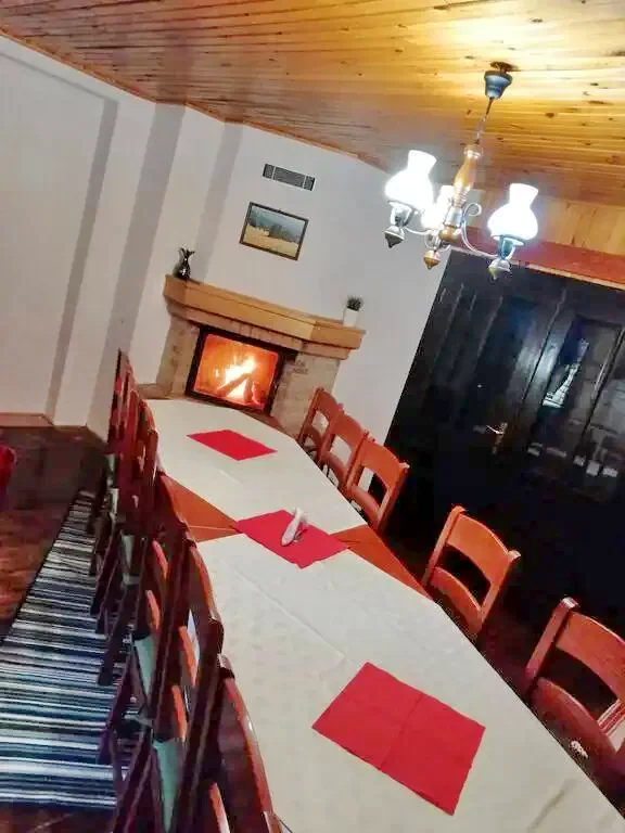 Izvoare Cazare | Cabană (K1284-10) Imaginea poate fi supusă drepturilor de autor. Se recomandă contactarea titularului drepturilor. Izvoare Cazare | Cabană (K1284-10) Imaginea poate fi supusă drepturilor de autor. Se recomandă contactarea titularului drepturilor.