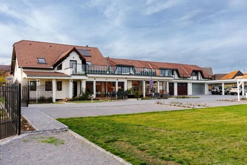 Căpâlnița Cazare | Casă de apartamente (K1592-10) Imaginea poate fi supusă drepturilor de autor. Se recomandă contactarea titularului drepturilor.