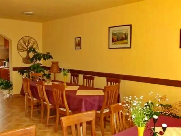 Székelyudvarhely Szállás | Panzió (K0385-4) A kép szerzői jogvédelem alatt állhat. Javasolt a kapcsolatfelvétel a jog tulajdonossal. Székelyudvarhely Szállás | Panzió (K0385-4) A kép szerzői jogvédelem alatt állhat. Javasolt a kapcsolatfelvétel a jog tulajdonossal.