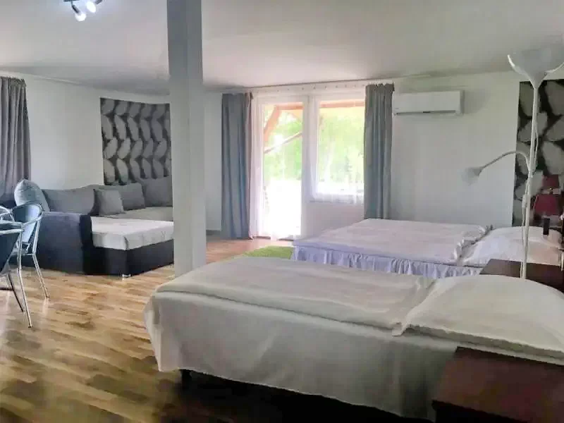  Cazare | Hotel*** (K0350-10) Imaginea poate fi supusă drepturilor de autor. Se recomandă contactarea titularului drepturilor.