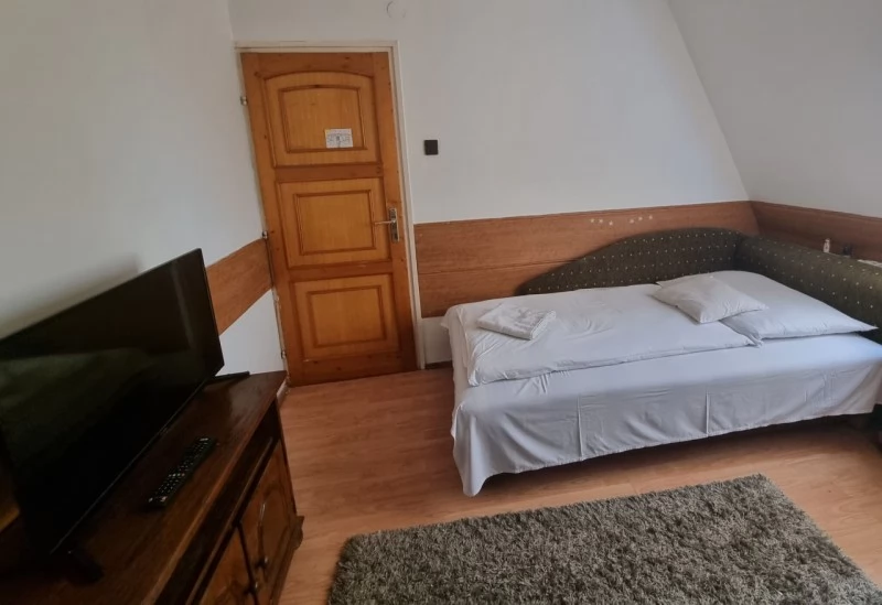 Cazare | Hotel*** (K0017-15) Imaginea poate fi supusă drepturilor de autor. Se recomandă contactarea titularului drepturilor. Cazare | Hotel*** (K0017-15) Imaginea poate fi supusă drepturilor de autor. Se recomandă contactarea titularului drepturilor.