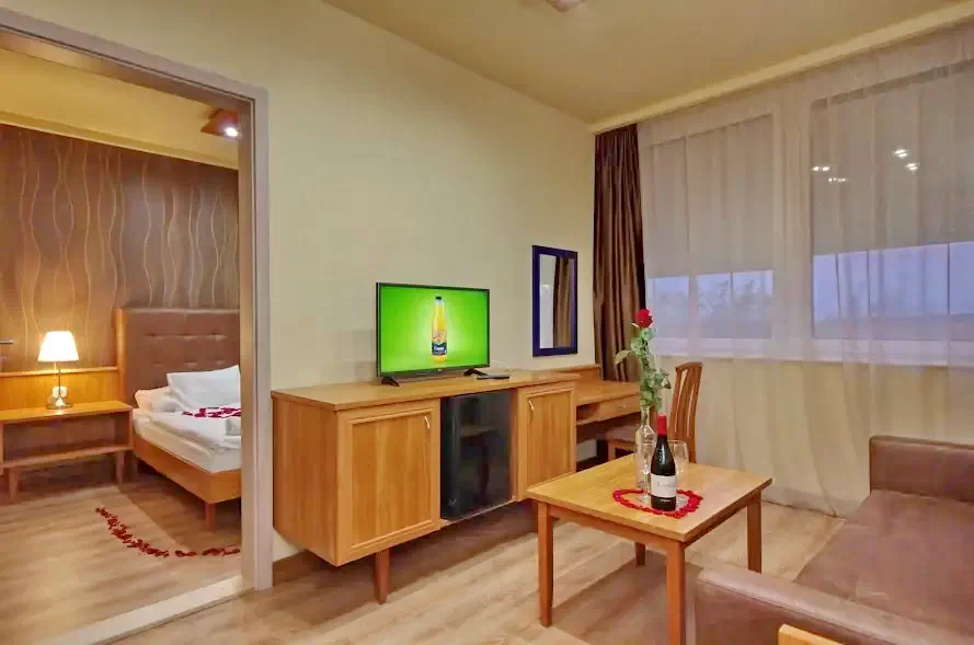 Jula Cazare | Hotel*** (K0798-36) Imaginea poate fi supusă drepturilor de autor. Se recomandă contactarea titularului drepturilor. Jula Cazare | Hotel*** (K0798-36) Imaginea poate fi supusă drepturilor de autor. Se recomandă contactarea titularului drepturilor.