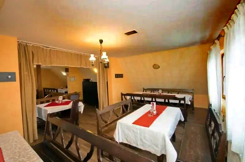 Székelyudvarhely Szállás | Panzió (K0753-14) A kép szerzői jogvédelem alatt állhat. Javasolt a kapcsolatfelvétel a jog tulajdonossal. Székelyudvarhely Szállás | Panzió (K0753-14) A kép szerzői jogvédelem alatt állhat. Javasolt a kapcsolatfelvétel a jog tulajdonossal.