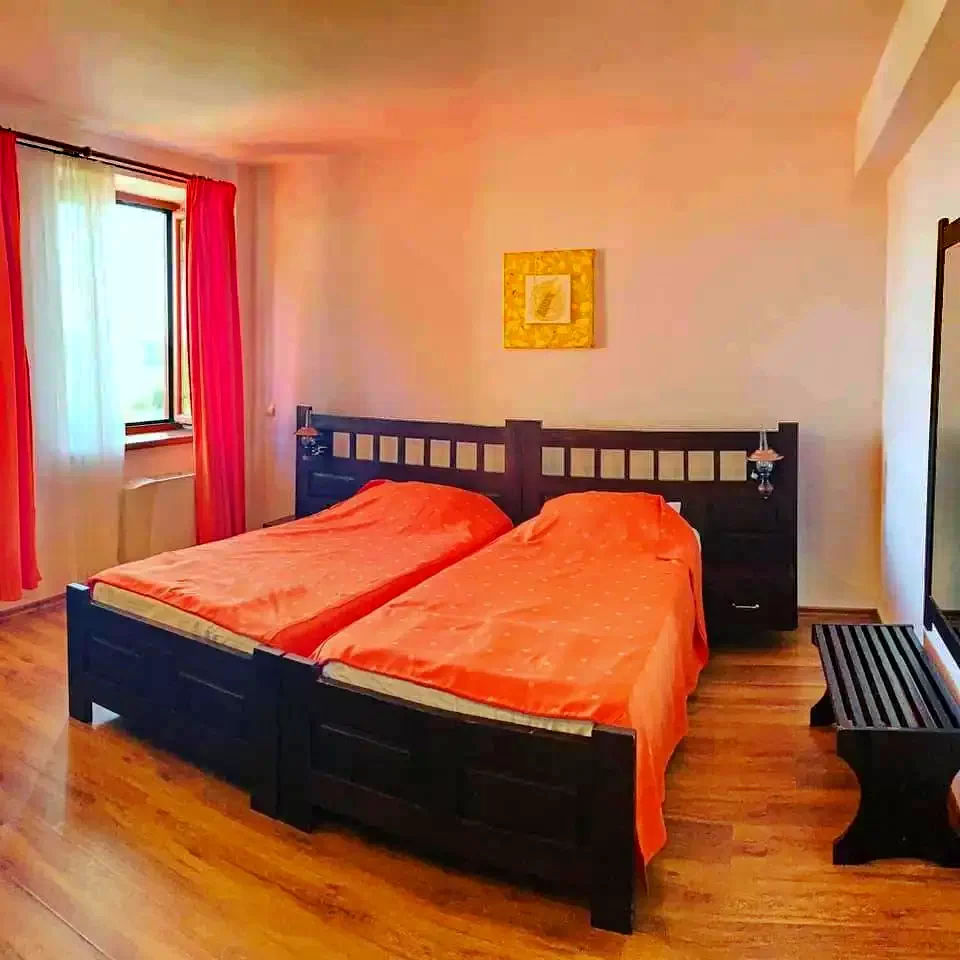 Crișan Cazare | Pensiune (K1325-11) Imaginea poate fi supusă drepturilor de autor. Se recomandă contactarea titularului drepturilor.