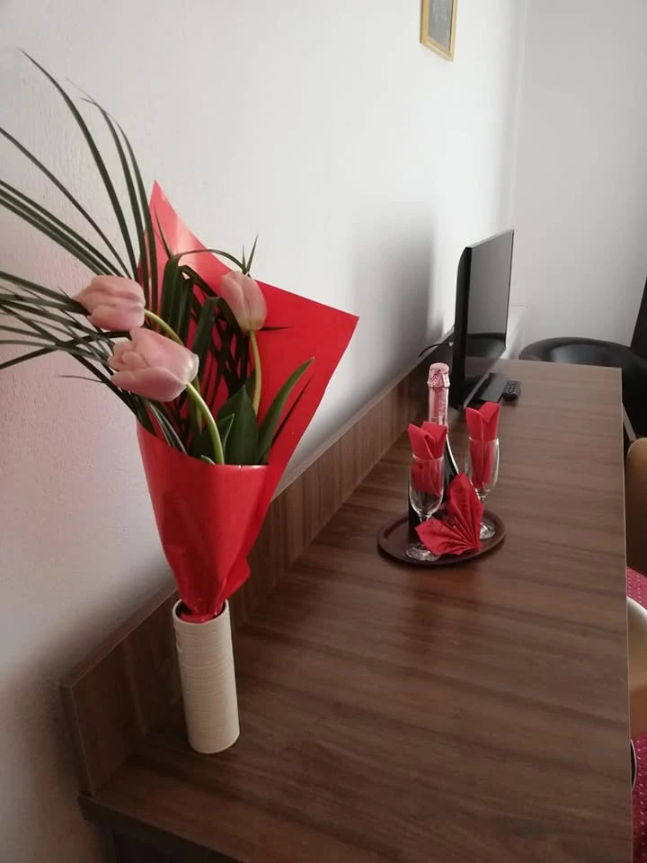 Herkulesfürdő Szállás | Villa (K1615-9) A kép szerzői jogvédelem alatt állhat. Javasolt a kapcsolatfelvétel a jog tulajdonossal. Herkulesfürdő Szállás | Villa (K1615-9) A kép szerzői jogvédelem alatt állhat. Javasolt a kapcsolatfelvétel a jog tulajdonossal.