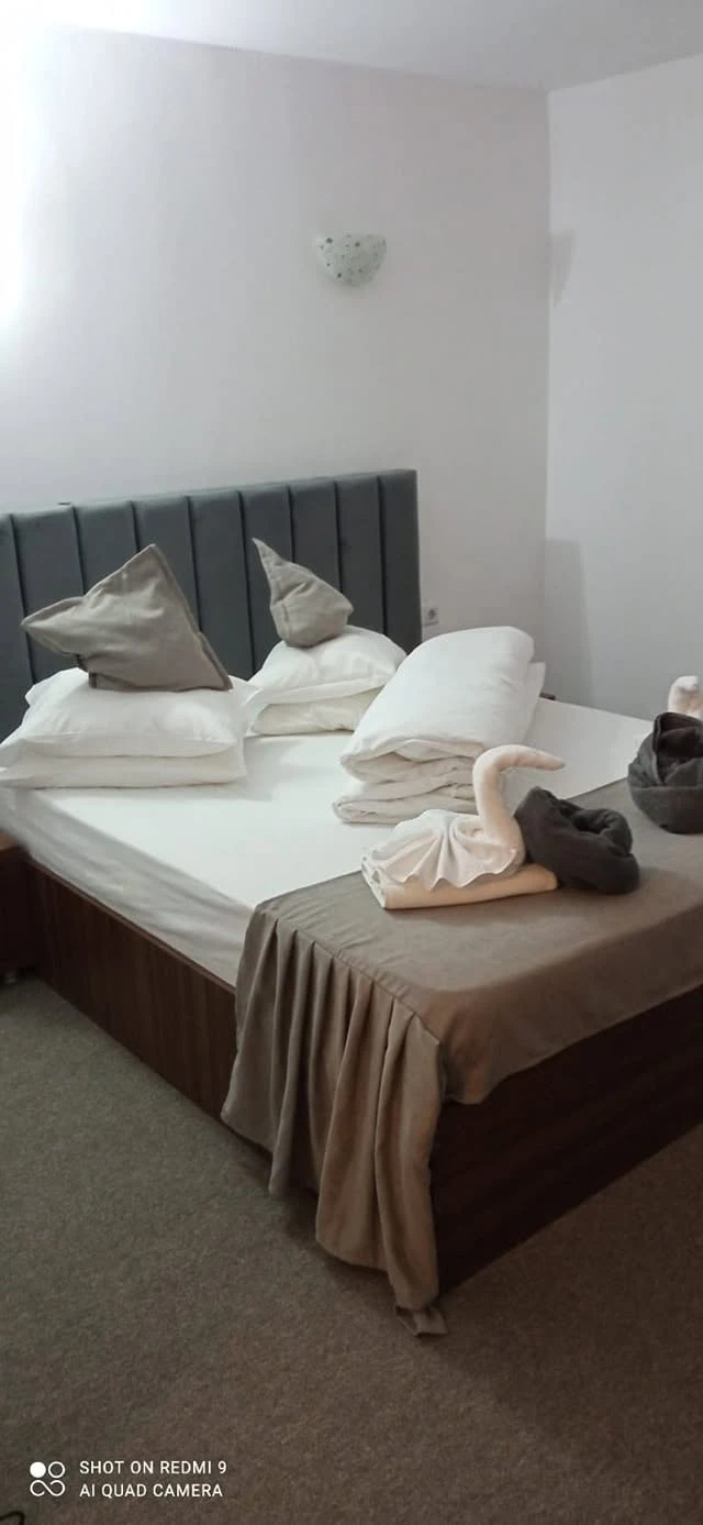 Herkulesfürdő Szállás | Villa (K1615-26) A kép szerzői jogvédelem alatt állhat. Javasolt a kapcsolatfelvétel a jog tulajdonossal. Herkulesfürdő Szállás | Villa (K1615-26) A kép szerzői jogvédelem alatt állhat. Javasolt a kapcsolatfelvétel a jog tulajdonossal.