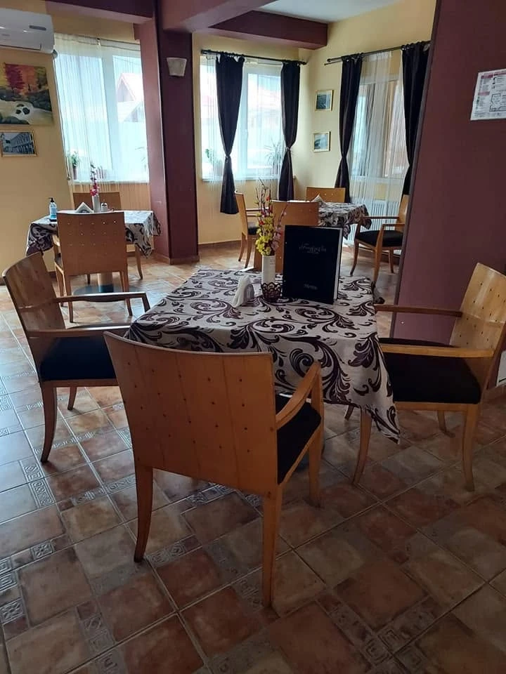 Herkulesfürdő Szállás | Villa (K1615-57) A kép szerzői jogvédelem alatt állhat. Javasolt a kapcsolatfelvétel a jog tulajdonossal. Herkulesfürdő Szállás | Villa (K1615-57) A kép szerzői jogvédelem alatt állhat. Javasolt a kapcsolatfelvétel a jog tulajdonossal.