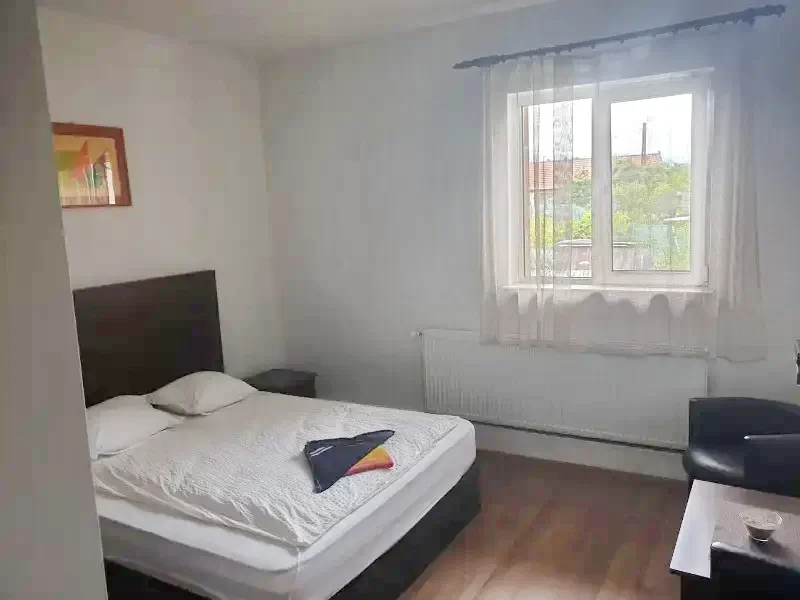 Kézdivásárhely Szállás | Panzió (K0823-25) A kép szerzői jogvédelem alatt állhat. Javasolt a kapcsolatfelvétel a jog tulajdonossal. Kézdivásárhely Szállás | Panzió (K0823-25) A kép szerzői jogvédelem alatt állhat. Javasolt a kapcsolatfelvétel a jog tulajdonossal.