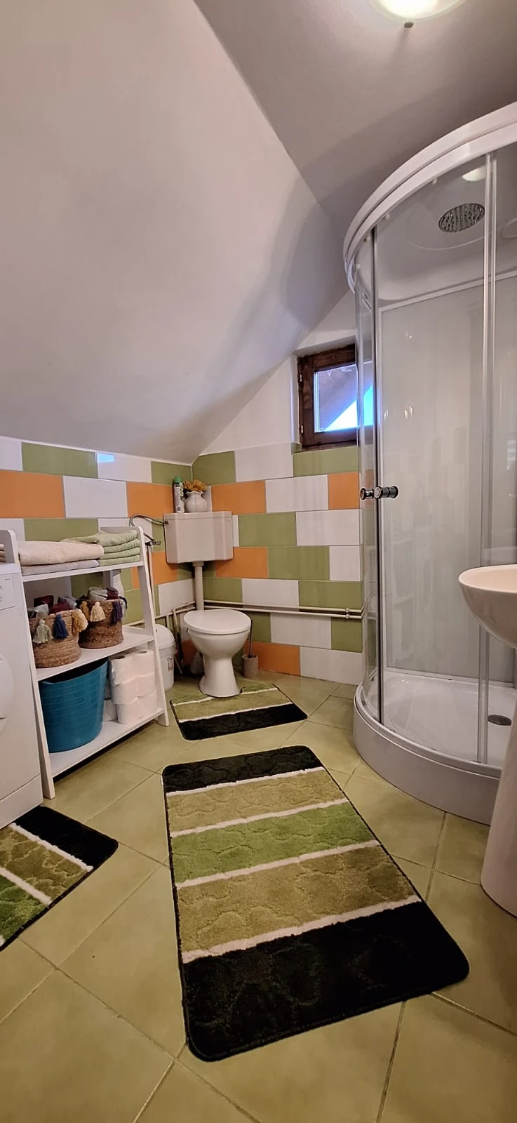 Szováta Szállás | Kulcsosház (K0197-11) A kép szerzői jogvédelem alatt állhat. Javasolt a kapcsolatfelvétel a jog tulajdonossal. Szováta Szállás | Kulcsosház (K0197-11) A kép szerzői jogvédelem alatt állhat. Javasolt a kapcsolatfelvétel a jog tulajdonossal.