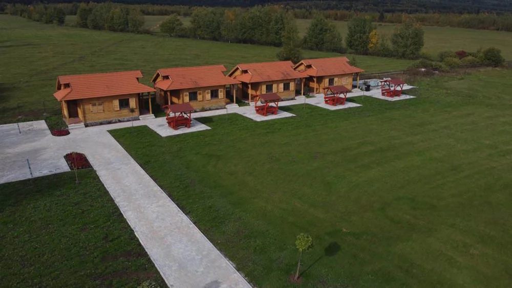 Pasul Bucin Cazare | Pensiune (K1073-42) Imaginea poate fi supusă drepturilor de autor. Se recomandă contactarea titularului drepturilor.