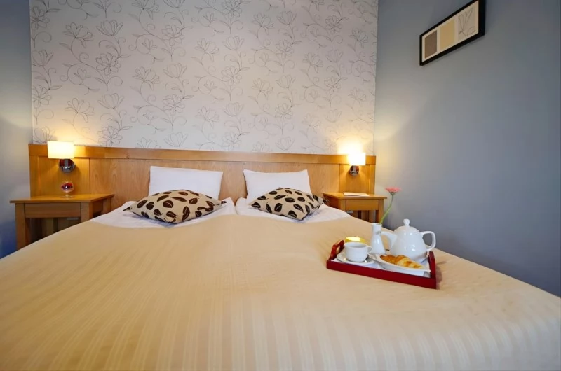 Székelyudvarhely Szállás | Hotel**** (K0756-23) A kép szerzői jogvédelem alatt állhat. Javasolt a kapcsolatfelvétel a jog tulajdonossal. Székelyudvarhely Szállás | Hotel**** (K0756-23) A kép szerzői jogvédelem alatt állhat. Javasolt a kapcsolatfelvétel a jog tulajdonossal.