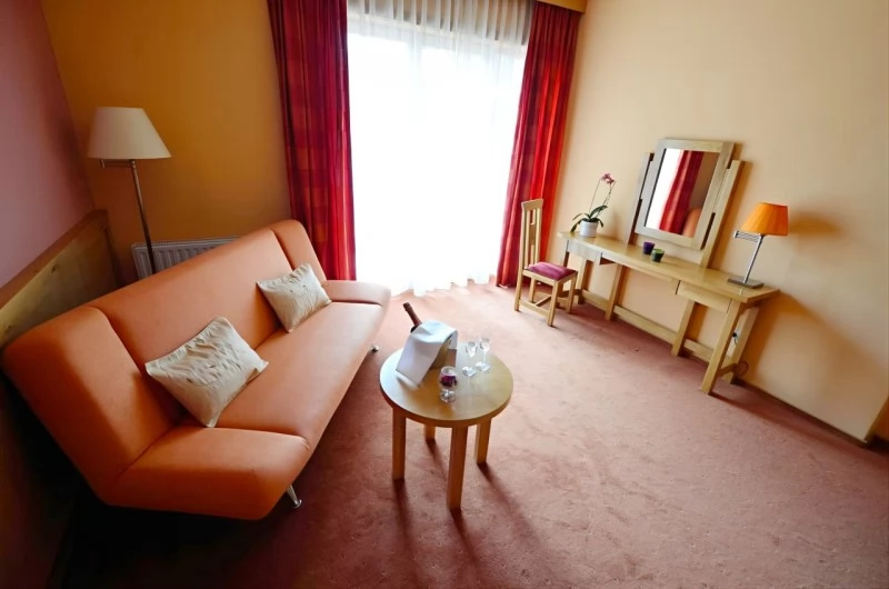 Székelyudvarhely Szállás | Hotel**** (K0756-24) A kép szerzői jogvédelem alatt állhat. Javasolt a kapcsolatfelvétel a jog tulajdonossal. Székelyudvarhely Szállás | Hotel**** (K0756-24) A kép szerzői jogvédelem alatt állhat. Javasolt a kapcsolatfelvétel a jog tulajdonossal.