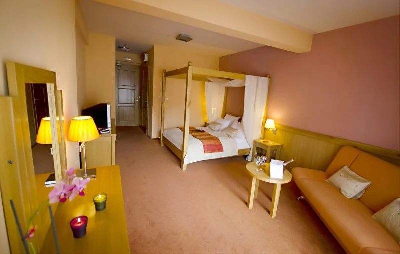 Székelyudvarhely Szállás | Hotel**** (K0756-26) A kép szerzői jogvédelem alatt állhat. Javasolt a kapcsolatfelvétel a jog tulajdonossal. Székelyudvarhely Szállás | Hotel**** (K0756-26) A kép szerzői jogvédelem alatt állhat. Javasolt a kapcsolatfelvétel a jog tulajdonossal.