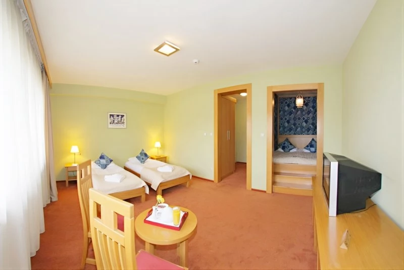 Székelyudvarhely Szállás | Hotel**** (K0756-52) A kép szerzői jogvédelem alatt állhat. Javasolt a kapcsolatfelvétel a jog tulajdonossal. Székelyudvarhely Szállás | Hotel**** (K0756-52) A kép szerzői jogvédelem alatt állhat. Javasolt a kapcsolatfelvétel a jog tulajdonossal.