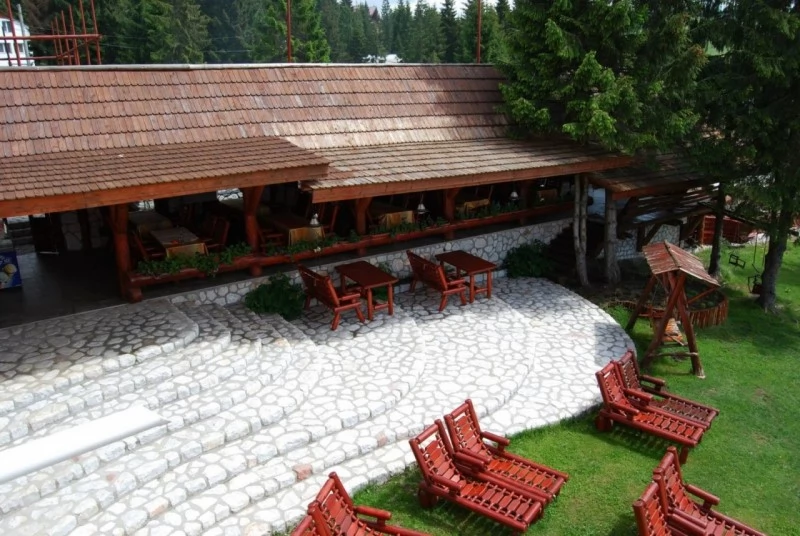 Scărișoara Cazare | Hotel*** (K1458-13) Imaginea poate fi supusă drepturilor de autor. Se recomandă contactarea titularului drepturilor. Scărișoara Cazare | Hotel*** (K1458-13) Imaginea poate fi supusă drepturilor de autor. Se recomandă contactarea titularului drepturilor.